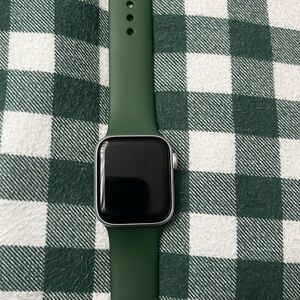 Silver Apple Watch SE